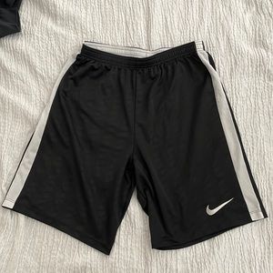 Men’s Nike Dri-Fit soccer shirts sz L